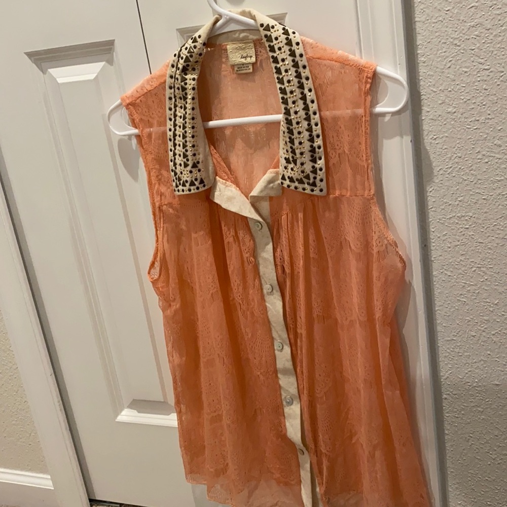 Daytrip sleeveless button up blouse